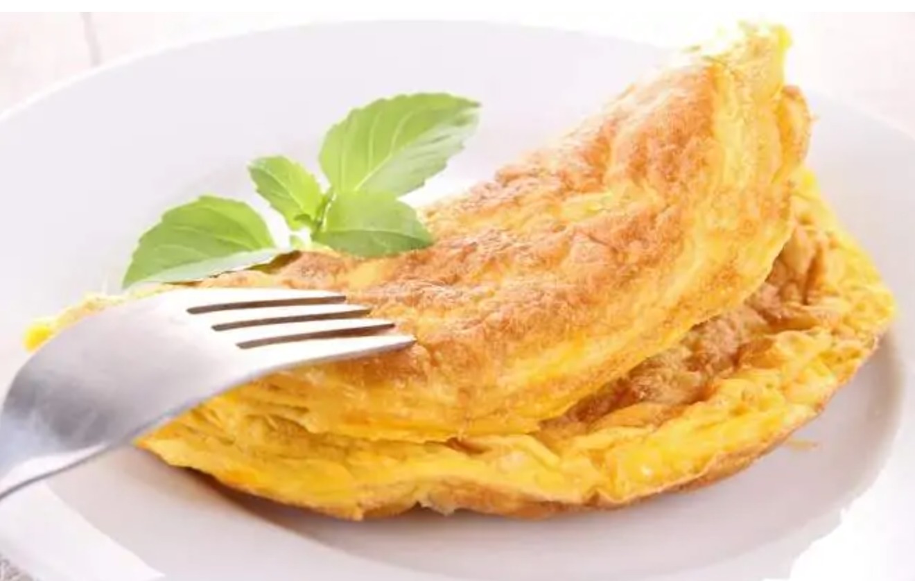 LECHUGA ROMANA AL HORNO CON TORTILLA FRANCESA CON ATÚN Y MANZANA ROJA